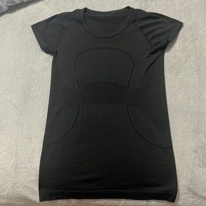 black lulu swiftly tech shirt size 8